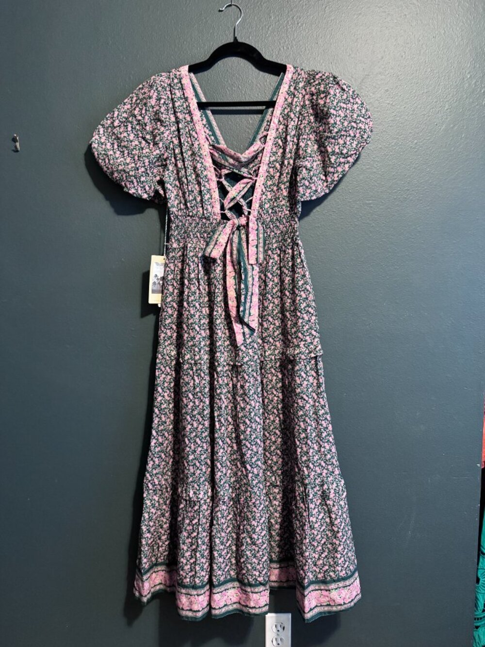 Trovata Birds of Paradis Smocked Floral Midi Dress - Tie Back - Picture 5 of 6